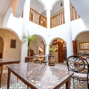 D'ar Ganne By Carole Essaouira